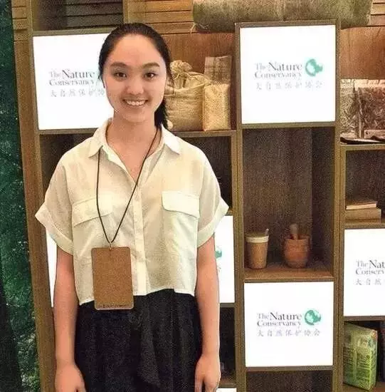 李連傑女兒,7歲給劉德華伴舞,8歲陪成龍走紅毯,16歲成了這模樣!