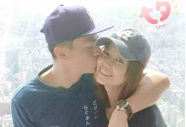 42歲林心如和71歲婆婆合影,好像姐妹花,婆婆時尚漂亮顏值超高!