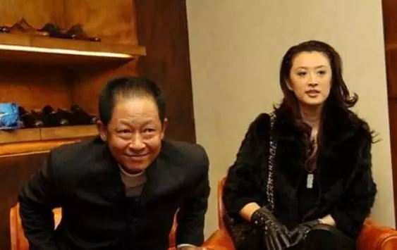 4位「不敢離婚」的男星,妻子都很漂亮,還都有億萬身家!