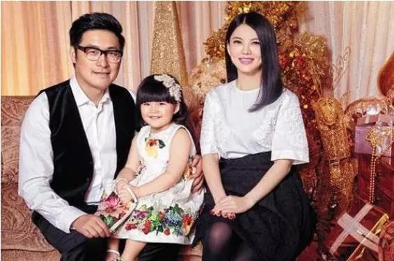 4位「不敢離婚」的男星,妻子都很漂亮,還都有億萬身家!