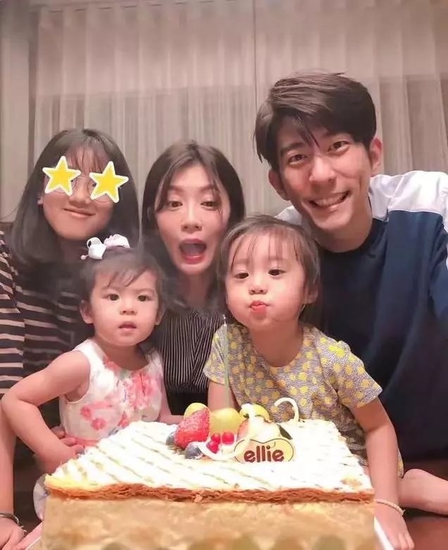 44歲賈靜雯弟媳近照,原來是我們熟悉的她,網友:難怪一直不公開