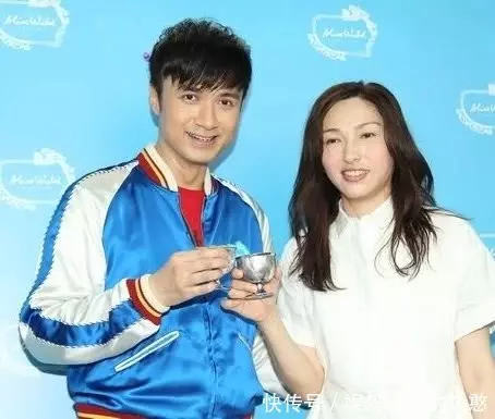 45歲的他曾讓林心如、趙薇深愛不已,如今娶50歲丑妻,卻活成這樣!