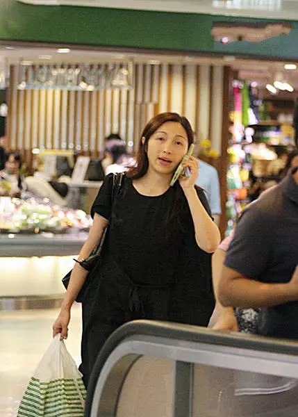 45歲的他曾讓林心如、趙薇深愛不已,如今娶50歲丑妻,卻活成這樣!