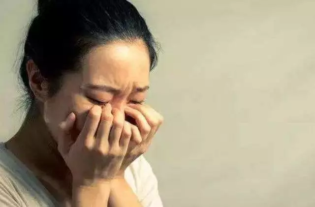 「閨女,別回家,你弟媳不讓啊!」「媽,這房子可是我買的呀!」