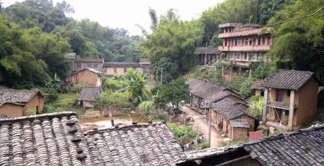 「媽,我是你兒子,你為啥把房給妹夫」,「咱媽住院你一次沒來」