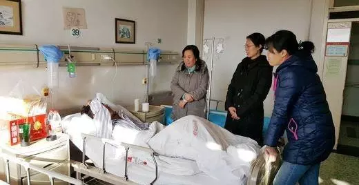 「媽,我是你兒子,你為啥把房給妹夫」,「咱媽住院你一次沒來」
