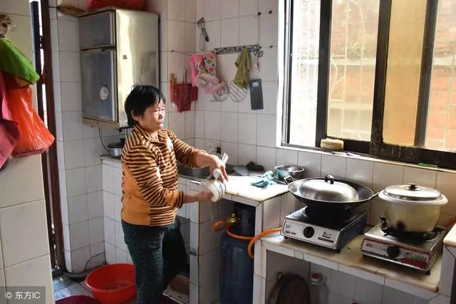 因為婆婆睡了我的被褥,我換了一床新的,婆婆就和我鬧掰