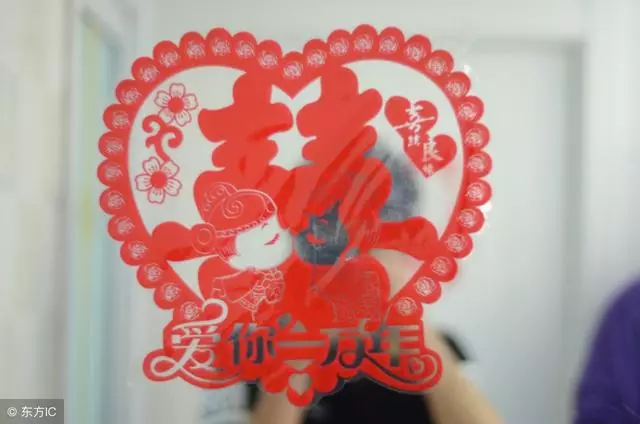 我將彩禮錢借給弟弟買車,如今他又來借錢,丈夫直說要和我離婚