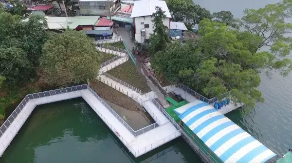 水庫在腳底下! 漫步薑母島臨水高架棧道超刺激