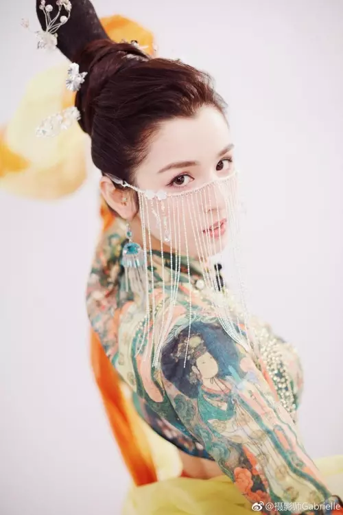 美過「迪麗熱巴」? 新疆「壁畫仙女」一舞走紅!