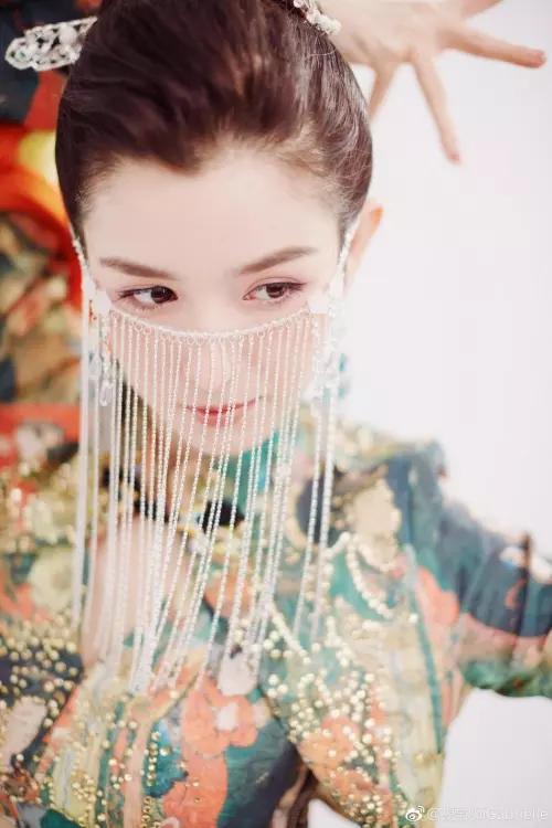 美過「迪麗熱巴」? 新疆「壁畫仙女」一舞走紅!