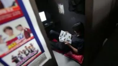 東京300萬「窮女」睡公園網吧 打扮漂亮但原來一直捱餓!