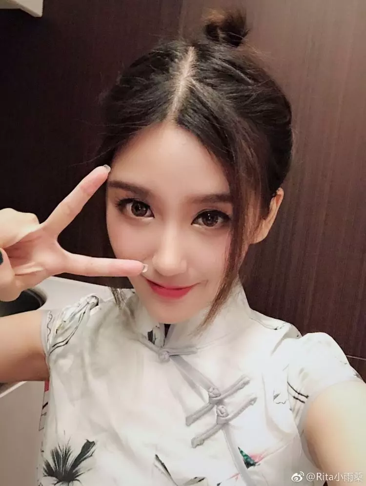 LOL新晉電競女神認真解說 穿...掀起網友暴動:好分