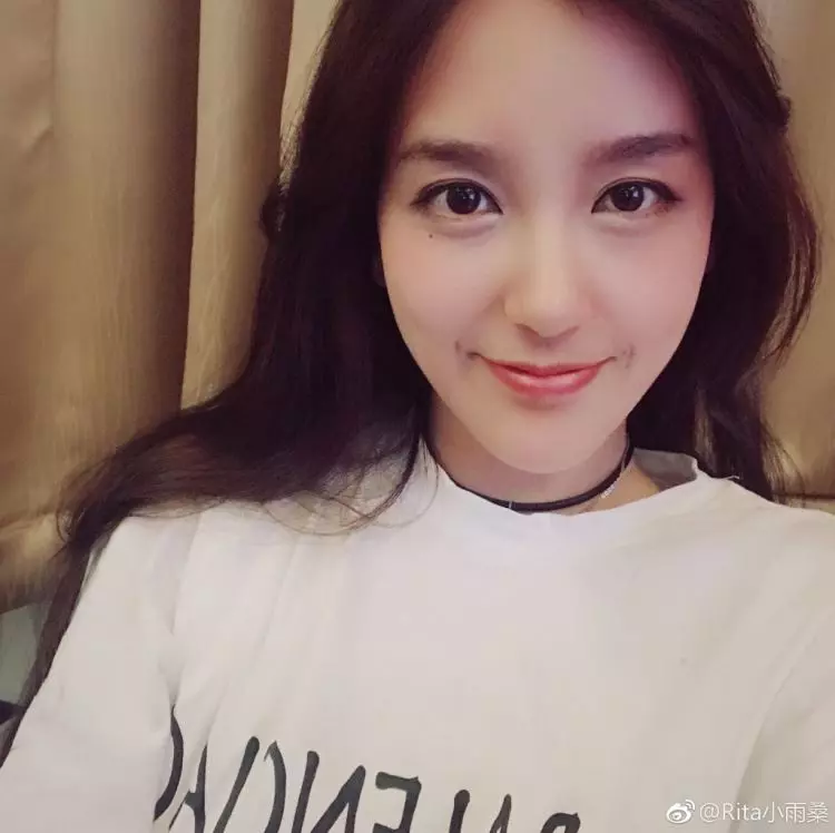 LOL新晉電競女神認真解說 穿...掀起網友暴動:好分