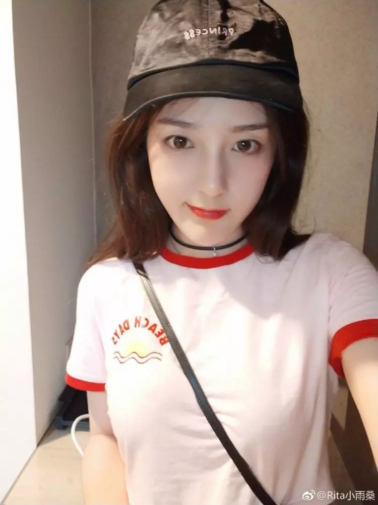 LOL新晉電競女神認真解說 穿...掀起網友暴動:好分