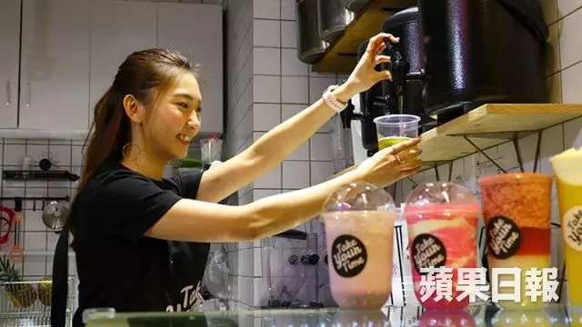 水果乳酪店藏「天菜老闆娘」!認真做飲料… 男客人視角好幸福:天天來也是很合理的