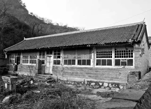 租下長城腳下25年老房子 德國帥爸的「神改造」讓一家四口住超開心