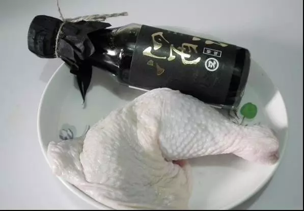 只用醬油無需用水,做出來的雞腿香的不得了哦。孩子連吃了2大碗飯!