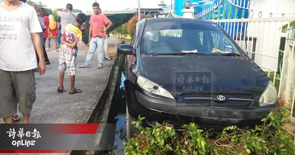轎車失控猛撞路邊攤 傷重女小販送院後不治