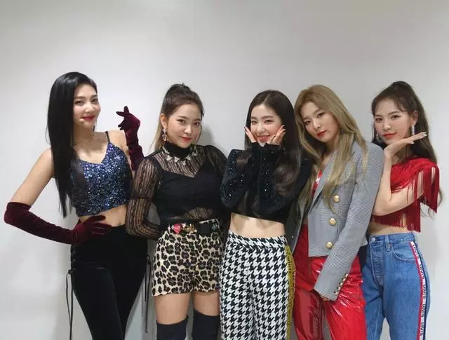 Red Velvet幕後美照公開!新專輯iTunes多國奪冠!