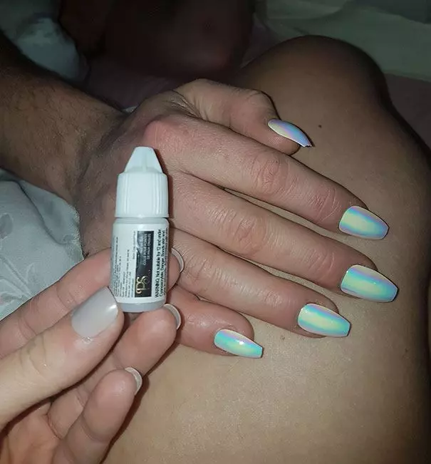 女友決定化大濃妝報復爽約的男友,結果他從硬漢一秒變妖精讓人笑慘了!