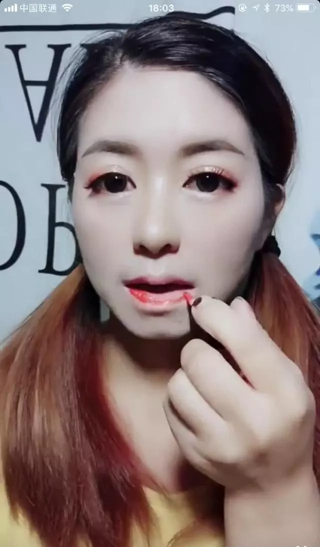 網紅濃妝上鏡「澆水都不怕」!卸妝後露出真容.....網友說:分明是重新「捏」了一張臉!