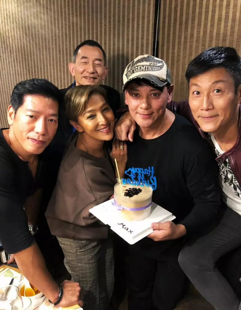莫少聰56歲生日聚會,大師兄烏鴉到場祝賀,看上去沒一個好人!