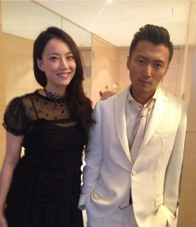 44歲的她和億萬富翁分開,陪著謝霆鋒,怪不得47歲王菲開始備孕!