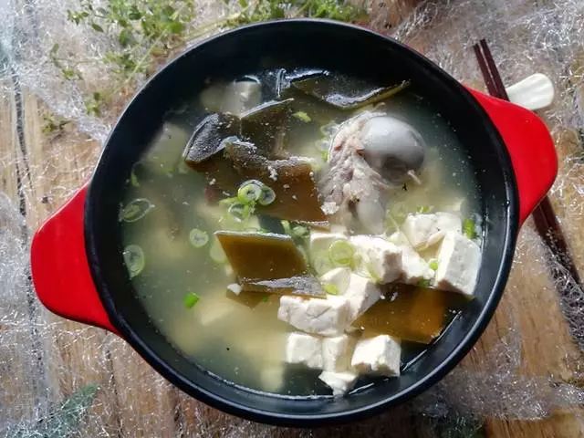 一道非常適合冬季喝的湯,豆腐和它是絕配,營養互補,刮油排毒