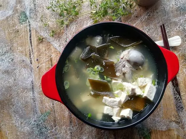 一道非常適合冬季喝的湯,豆腐和它是絕配,營養互補,刮油排毒