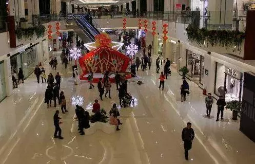 離婚時妻子不要孩子要房子,5年後偶遇前妻,孩子說1話前妻愣住
