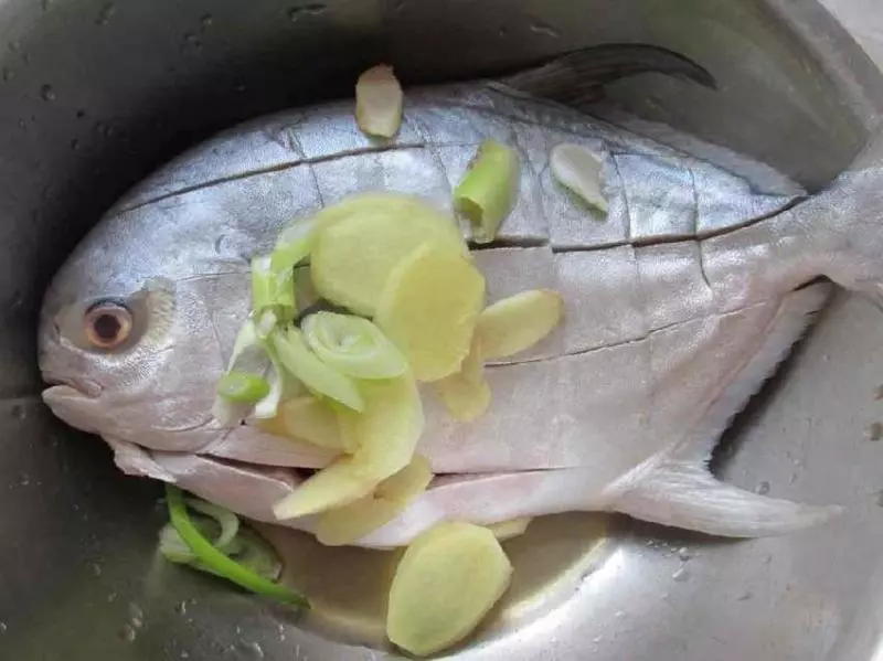 這樣做魚,不煎不炸也不燉,簡單3步就做好,魚肉細嫩不腥氣
