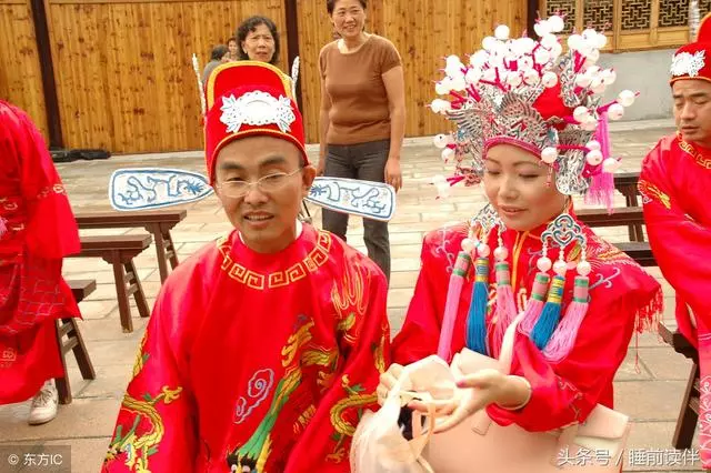 婆婆常年住我家,她生病住院弟媳給5000,我說一話,老公扇我巴掌