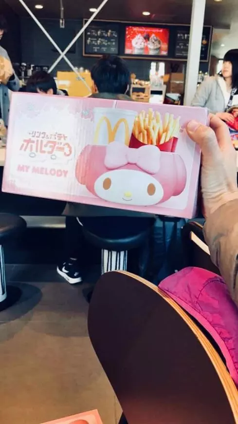 【短短几小時就賣清光!】網友轉售新加坡My Melody手提餐盒,價錢是原價的4倍!