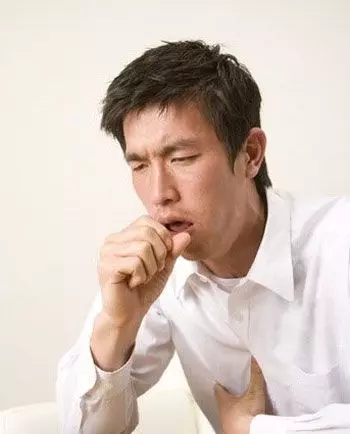【真的會『咳到甩肺』!】36歲男子嚴重咳嗽,竟然咳出完整右肺支氣管樹!