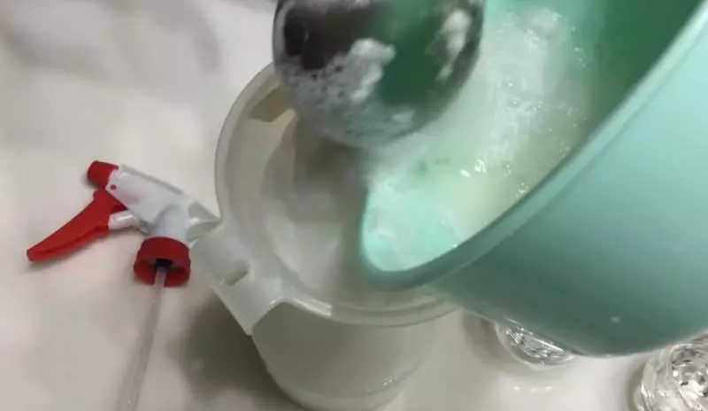 記住小蘇打醋水比例,DIY無毒去污液,輕鬆做好家務活!