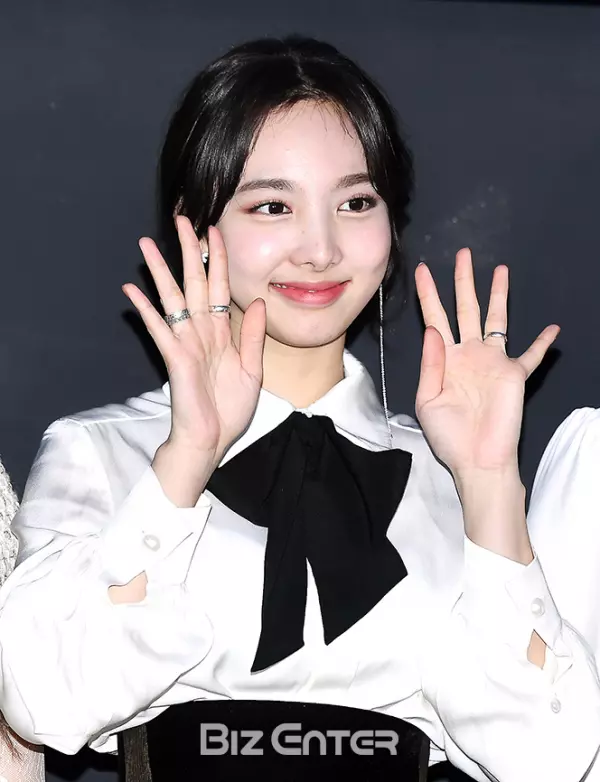 [TWICE][分享]181206 依舊是KPO女團第一TWICE今年截止目前為止專輯銷量458萬張+