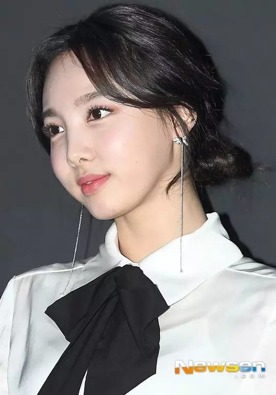 [TWICE][分享]181206 依舊是KPO女團第一TWICE今年截止目前為止專輯銷量458萬張+