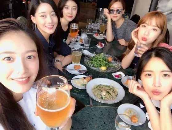 女人只會勾心鬥角?錯了!這支女團解散後,彼此依然很團結!