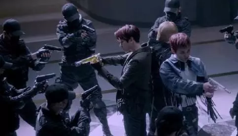 EXO五輯後續曲loveshot,好萊塢大片既視感,愛麗:腦子不夠用了