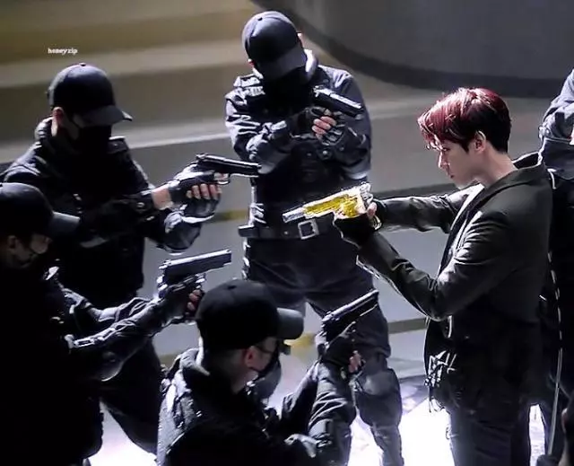 EXO五輯後續曲loveshot,好萊塢大片既視感,愛麗:腦子不夠用了
