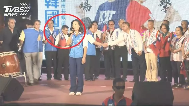 政治色彩綠變藍 曾被批背骨楊難入閣?