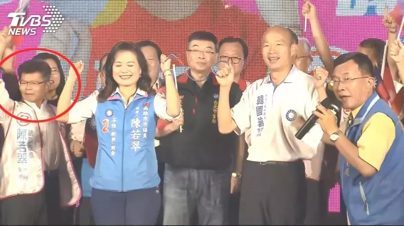 政治色彩綠變藍 曾被批背骨楊難入閣?