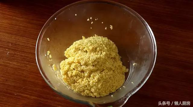 一碗麵粉,一碗小米,教你秘制一道小零食,咸香酥脆