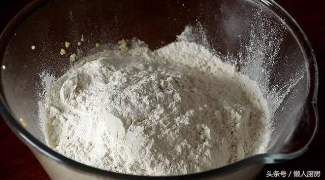 一碗麵粉,一碗小米,教你秘制一道小零食,咸香酥脆