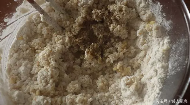 一碗麵粉,一碗小米,教你秘制一道小零食,咸香酥脆