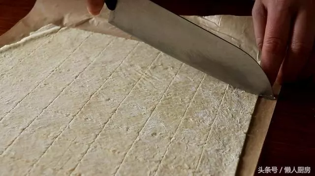 一碗麵粉,一碗小米,教你秘制一道小零食,咸香酥脆