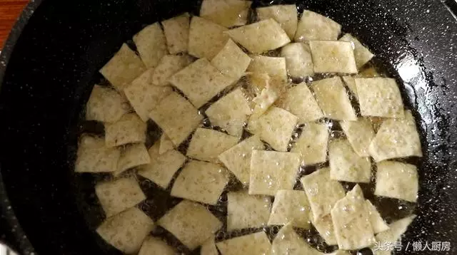 一碗麵粉,一碗小米,教你秘制一道小零食,咸香酥脆