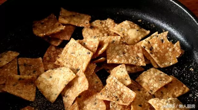 一碗麵粉,一碗小米,教你秘制一道小零食,咸香酥脆