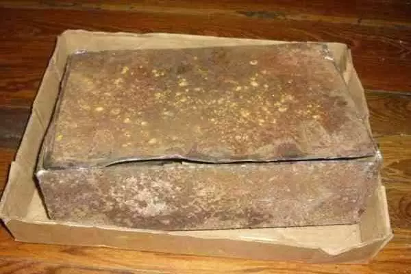 孫子打掃奶奶家 驚見衣櫃中隱藏的秘密